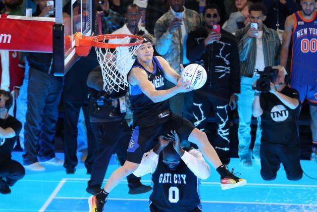 麦克朗再救扣篮大赛!布朗无视争议:我接近夺冠